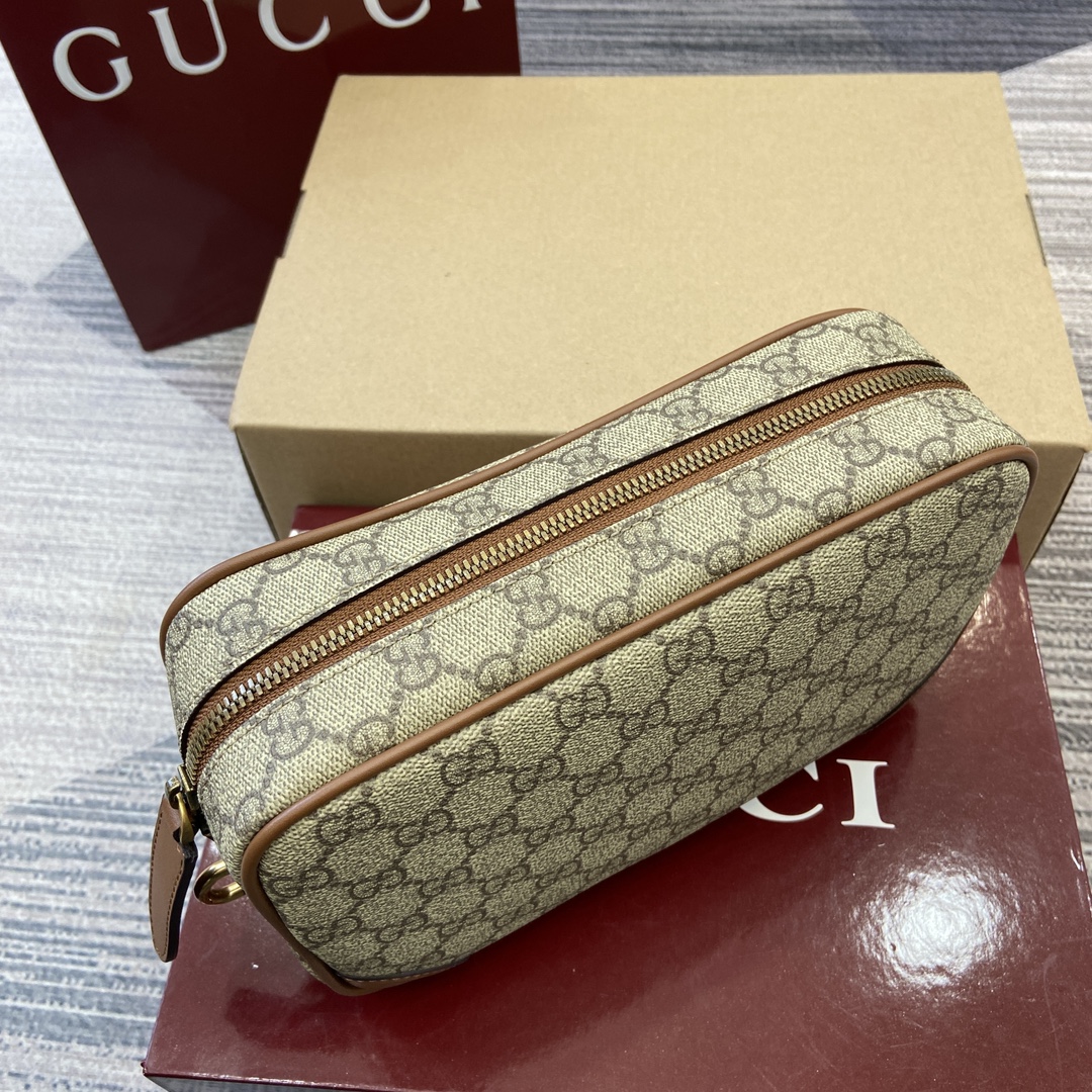 Gucci GG Emblem series reinterprets the brand's timeless elegance and exquisite craftsmanship Model number: 821164. Dimensions: 23.5 cm (W) x 15 cm (H) x 6 cm (D) Weight: Approx. 0.3 kg Color: black/pvc. - Image 9