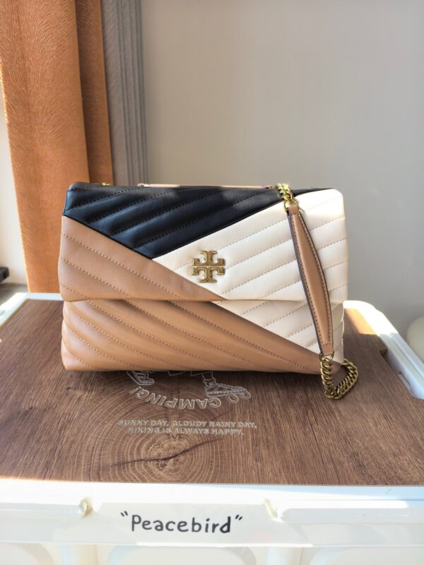 TORY BURCH ELEANOR 319 color matching arrived, Tory Burch Kira chevron convertible shoulder bag, black sheepskin is in stock and will be shipped immediately, size 27.5*8*18.5CM