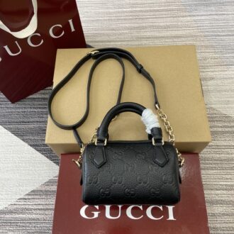 Gucci GG Emblem series super mini handbag Model:815256. Size: 16.5 (length) x 10 (width) x 8cm (thickness) Color: Black full leather/original leather