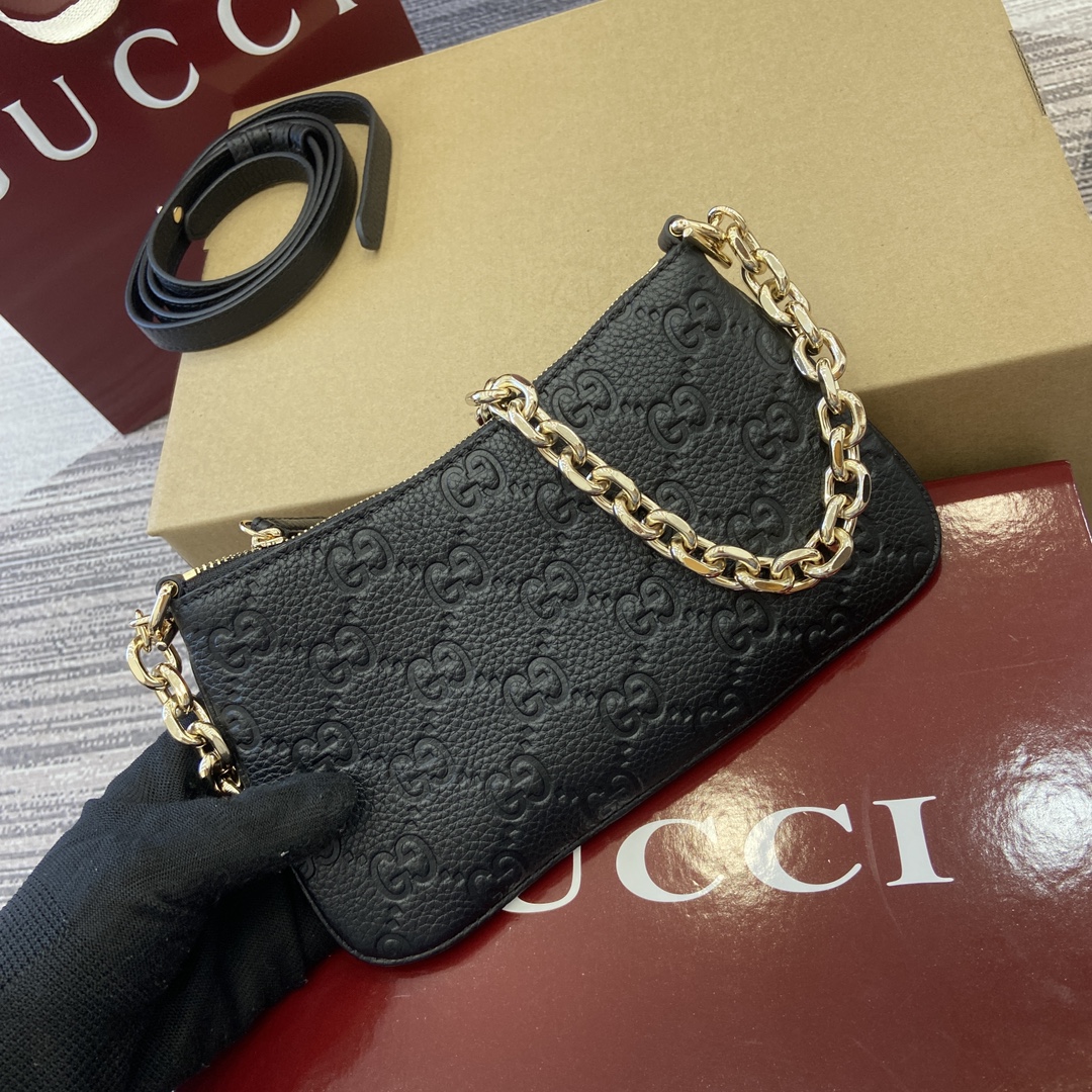 Gucci GG Emblem series super mini handbag Model number:815278. Dimensions: 23 (length) x 12 (width) x 2 (thickness) Color: Black pressed full leather/original leather. - Image 3