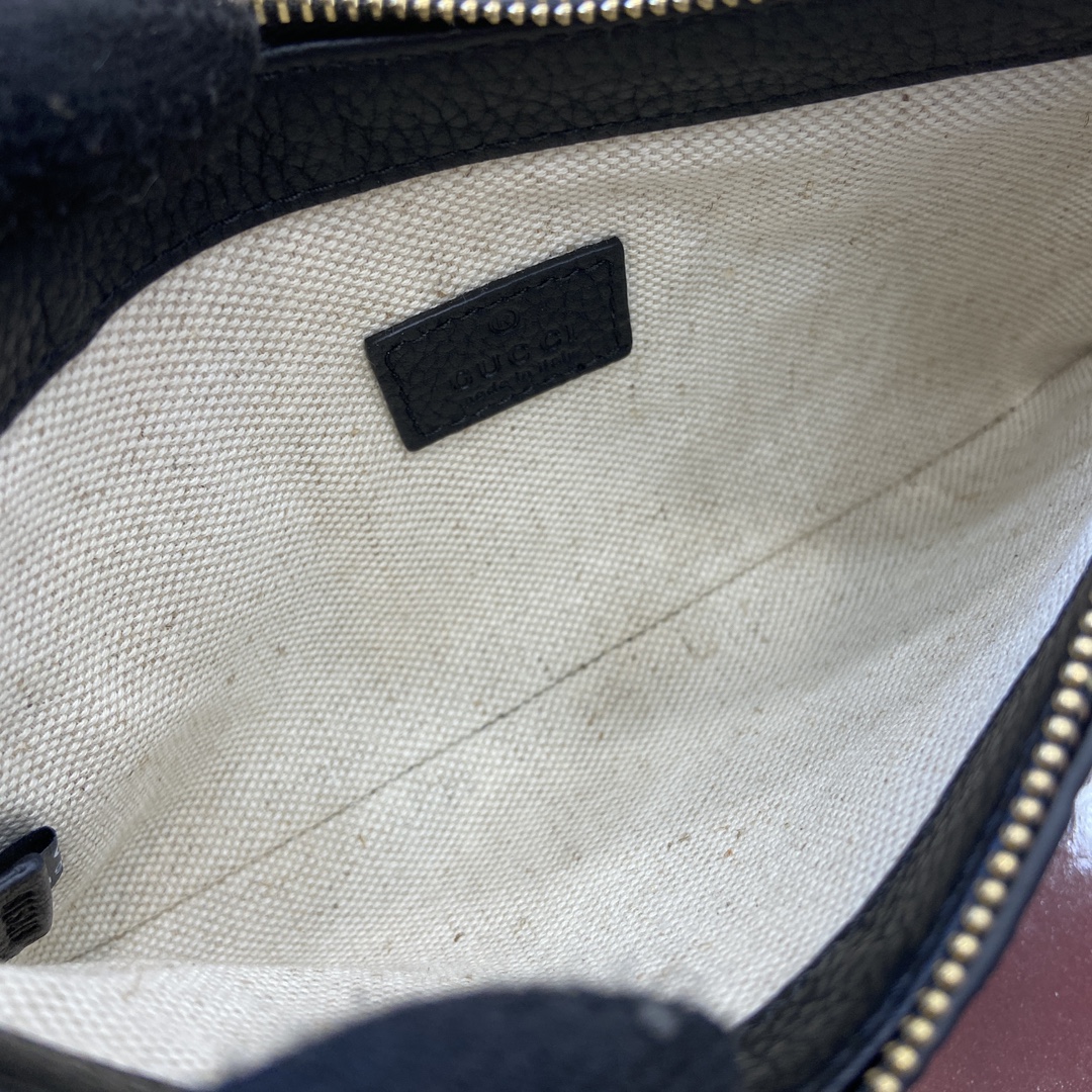 Gucci GG Emblem series super mini handbag Model number:815278. Dimensions: 23 (length) x 12 (width) x 2 (thickness) Color: Black pressed full leather/original leather. - Image 5