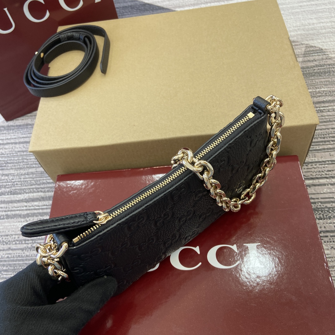 Gucci GG Emblem series super mini handbag Model number:815278. Dimensions: 23 (length) x 12 (width) x 2 (thickness) Color: Black pressed full leather/original leather. - Image 8