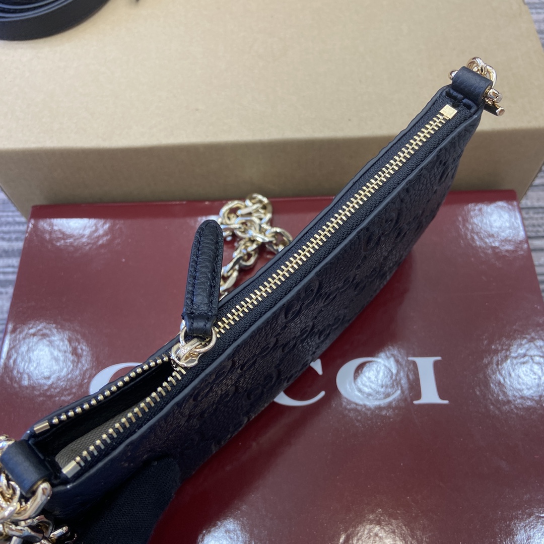 Gucci GG Emblem series super mini handbag Model number:815278. Dimensions: 23 (length) x 12 (width) x 2 (thickness) Color: Black pressed full leather/original leather. - Image 4