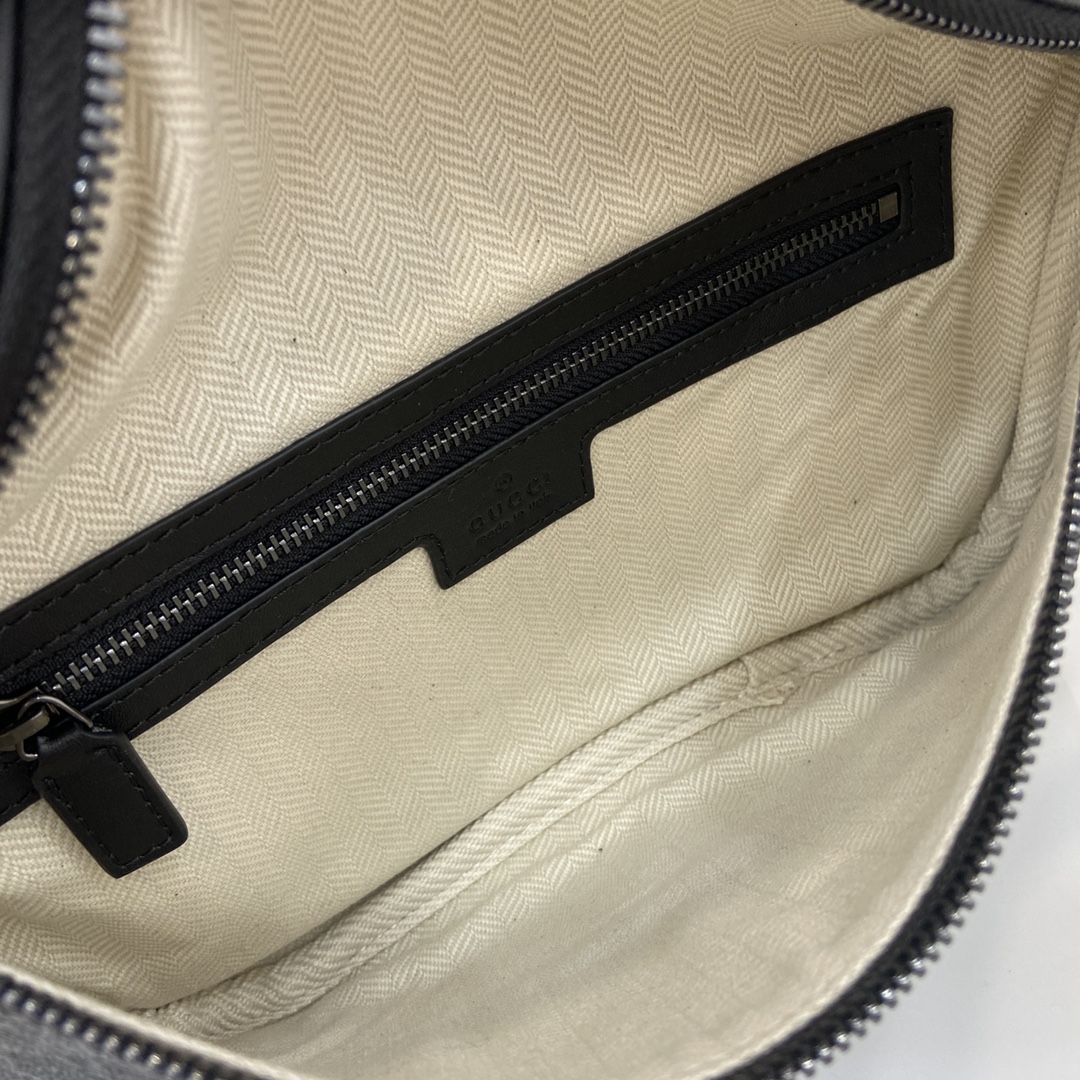 Gucci GG Emblem series of men's travel items reinterprets Model:821162. Dimensions: 28cm (W) x 17cm (H) x 6cm (D) Weight: Approx. 0.4 kg Color: black PVC/original leather. Italian creation - Image 2