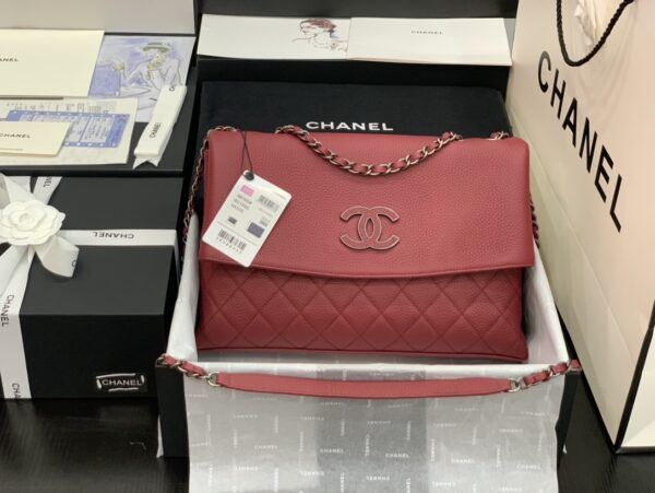 Chanel Deer-grain cowhide leather casual bag Model: 8095 📏 Size: 32 × 7.5 × 19 cm