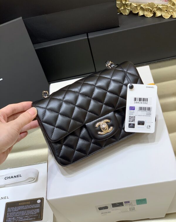 Chanel Pure original CF Big Mini Classic Flap Bag Material: European original GR genuine lambskin Hardware: Imported 24k thick gold-plated steel lock from Italy Size 20cm