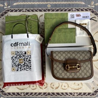 Gucci Gucc" 1955 Horsebit Bag! Classic horsebit buckle