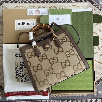 Gucci Diana mini Tote aus strukturiertem Leder Mini  Size: 35 × 30 × 14 cm Model: 655658.