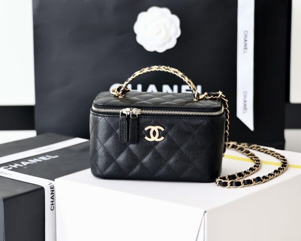 Chanel CC Spring/Summer Collection – Long Handle Box Bag Model: AP3405 Size: 17 × 9.5 × 8 cm