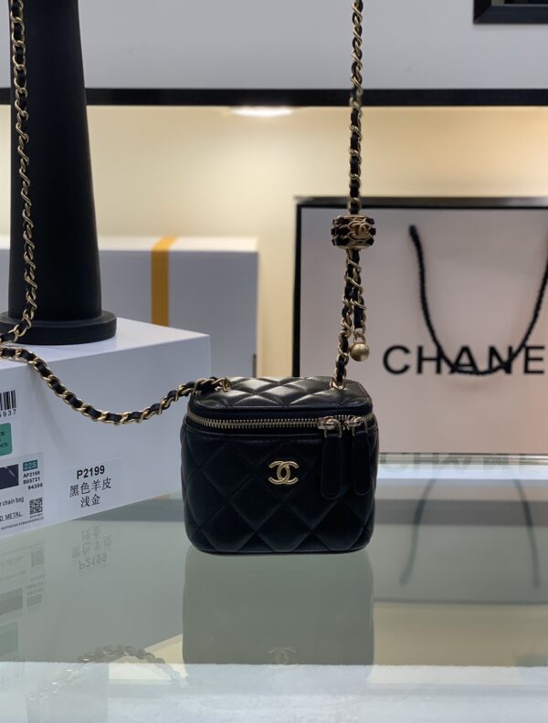 Chanel 22S New Collection Walnut Gold Ball Box Size: 8.5117 cm Model: 1447 Walnut Style