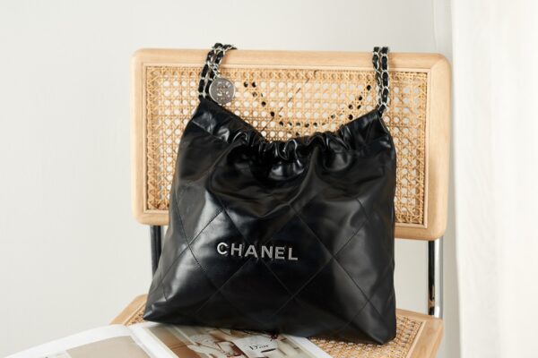 Chanel Shiny calf leather & gold-colored metal  Black Model: AS3261 Size: 39 × 42 × 8 cm