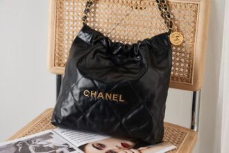 Chanel Shiny calf leather & gold-colored metal  Black Model: AS3260 Size: 35 × 37 × 7 cm
