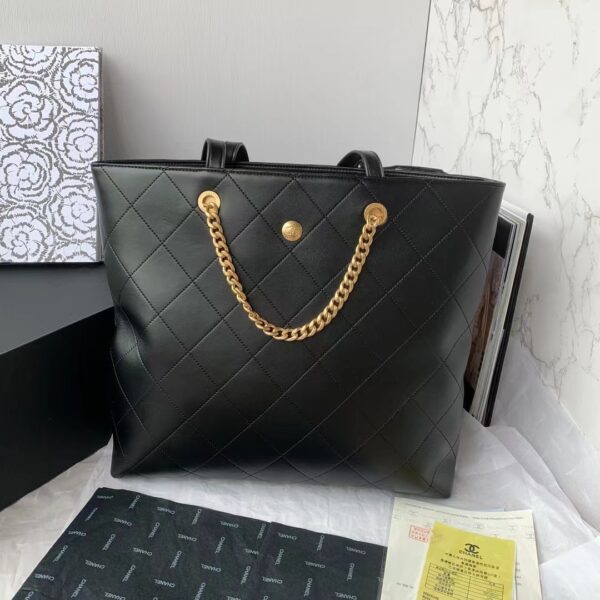 CHANEL: 23p The full leather shopping bags, diamond-shaped shopping bag Size: 37/36/6 Style No. AS3938