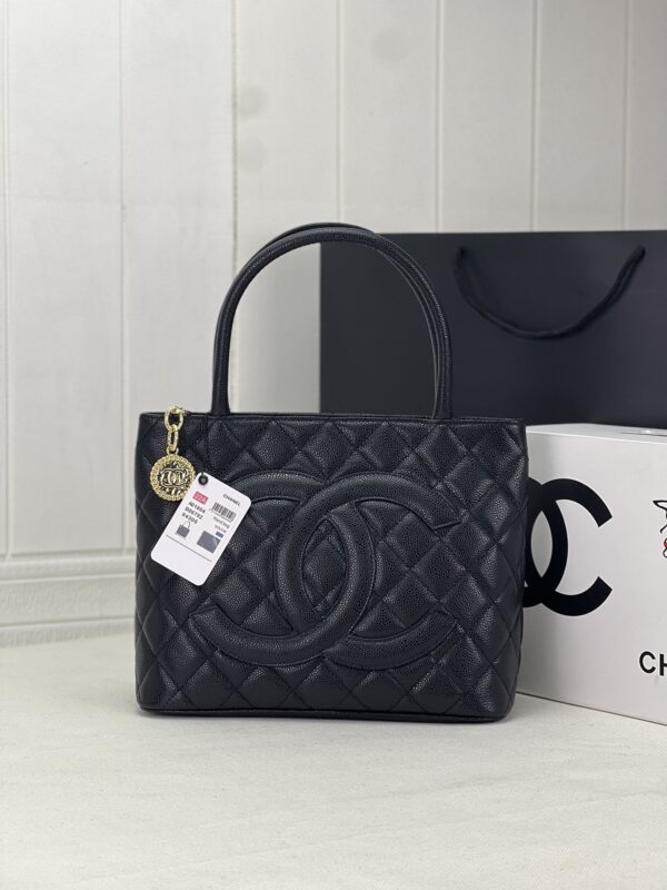 Chanel 2022 Supreme Edition – A Timeless Classic Model: AS1804# Size: 30 × 14 × 24 cm