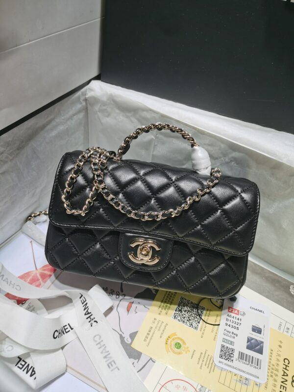 Chanel 23A Diamond Handle CF Mini size measures 20 cm Model: AS4141.