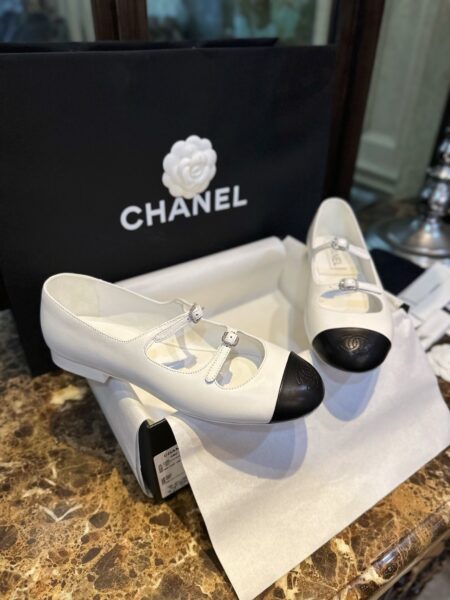 Chanel Leather flats