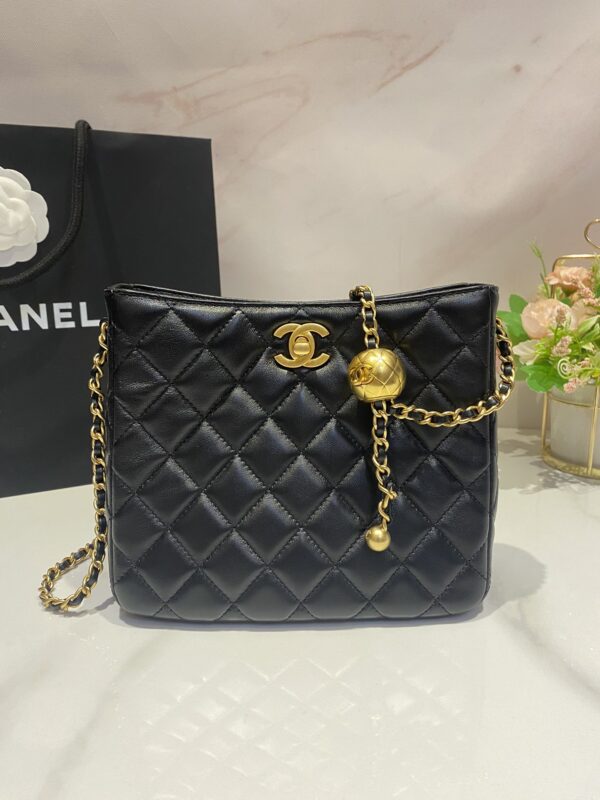 Chanel CHANEL ⚛️ 2022 Early Spring Hobo Handbag – AS3259  📏 Size: 16 × 19.5 × 8.5 cm