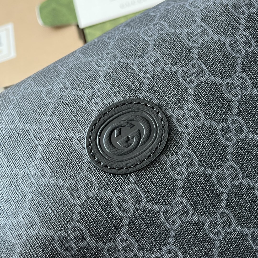 Gucci Gucci Savoy series toiletry bag model number 739391 96IWT 8745 Zipper closure 26 cm (width) x 16.5 cm (height) x 16 cm (depth) Weight: Approximately 0.59 kg - Image 6