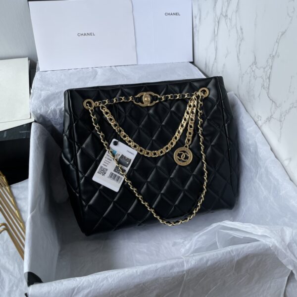Chanel 23s gold coin chain shopping bag Model number 4008. Size: 29*24*10cm