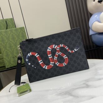 Gucci clutch with decorative strap Model number:473904. Size:30.5✖️21✖️1.5cm. Color: Black/Snake PVC.