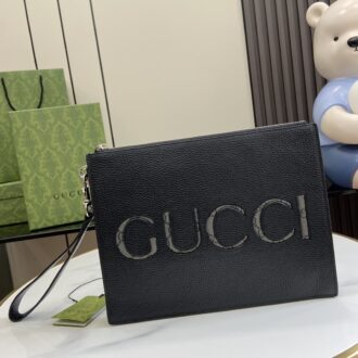 Gucci clutch with decorative strap odel:768374. Size: 22 (length) x 28 (width) x 3 cm (thickness) Color: Black/Original Leather. Italian creation Weight: Approx. 0.4 kg