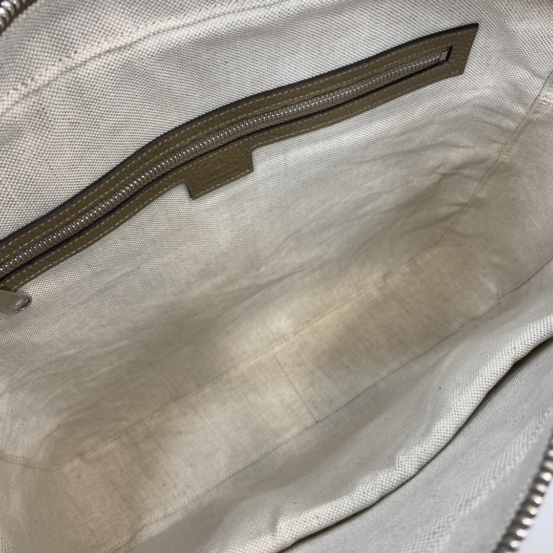 Gucci Super Double G briefcase Model:792264. Dimensions: 36.5 (W) x 29 (H) x 8 cm (D) Color: Grey/embossed G original leather. Weight: Approx. 1.5 kg - Image 2