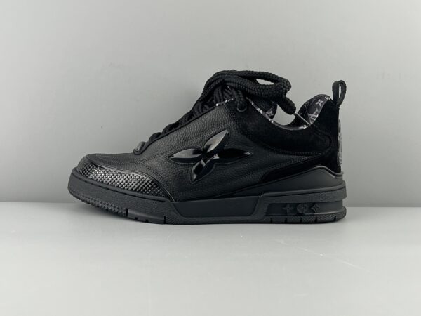 Lv Skate Sneaker calfskin round toe lace-up comfortable versatile wear-resistant low-top