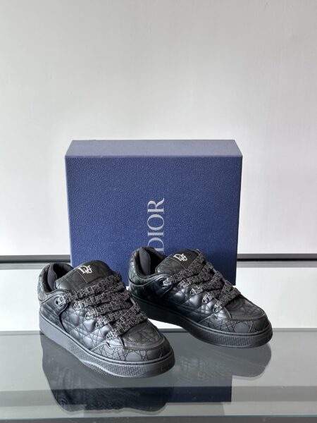 Dior xERL new spring limited edition casual shoes, big tongue skateboard sneakers, jointly created by Dior Man shoe designer Thibo Denis and ERL designers Dior xERL new spring limited edition casual shoes, big tongue skateboard sneakers, jointly created by Dior Man shoe designer Thibo Denis and ERL designers