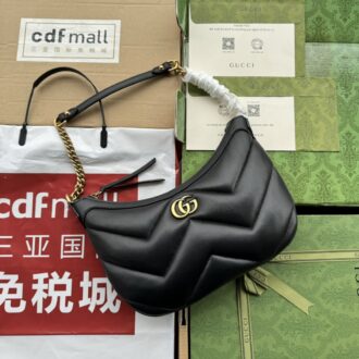 Gucci GG Marmont series small shoulder bag. Quilted leather and the brand's classic monogram Model number:777263. Size: 17 (length) x 26 (width) x 4cm (thickness) Color: Black/Premium Genuine Leather.