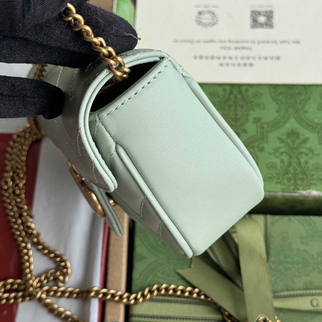 Gucci GG Marmont series super mini handbag 476433 DTDHT 1712 This super mini handbag Weight: Approx. 0.35 kg Ultra-mini size: 10cm (length) x 16.5cm (width) x 4.5cm (thickness) Italian creation Model height 176 cm - Image 5