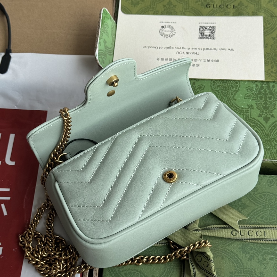 Gucci GG Marmont series super mini handbag 476433 DTDHT 1712 This super mini handbag Weight: Approx. 0.35 kg Ultra-mini size: 10cm (length) x 16.5cm (width) x 4.5cm (thickness) Italian creation Model height 176 cm - Image 7