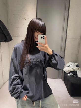 BALENCIAGA / Letter LOGO embroidered patch washed long-sleeve T-shirt.