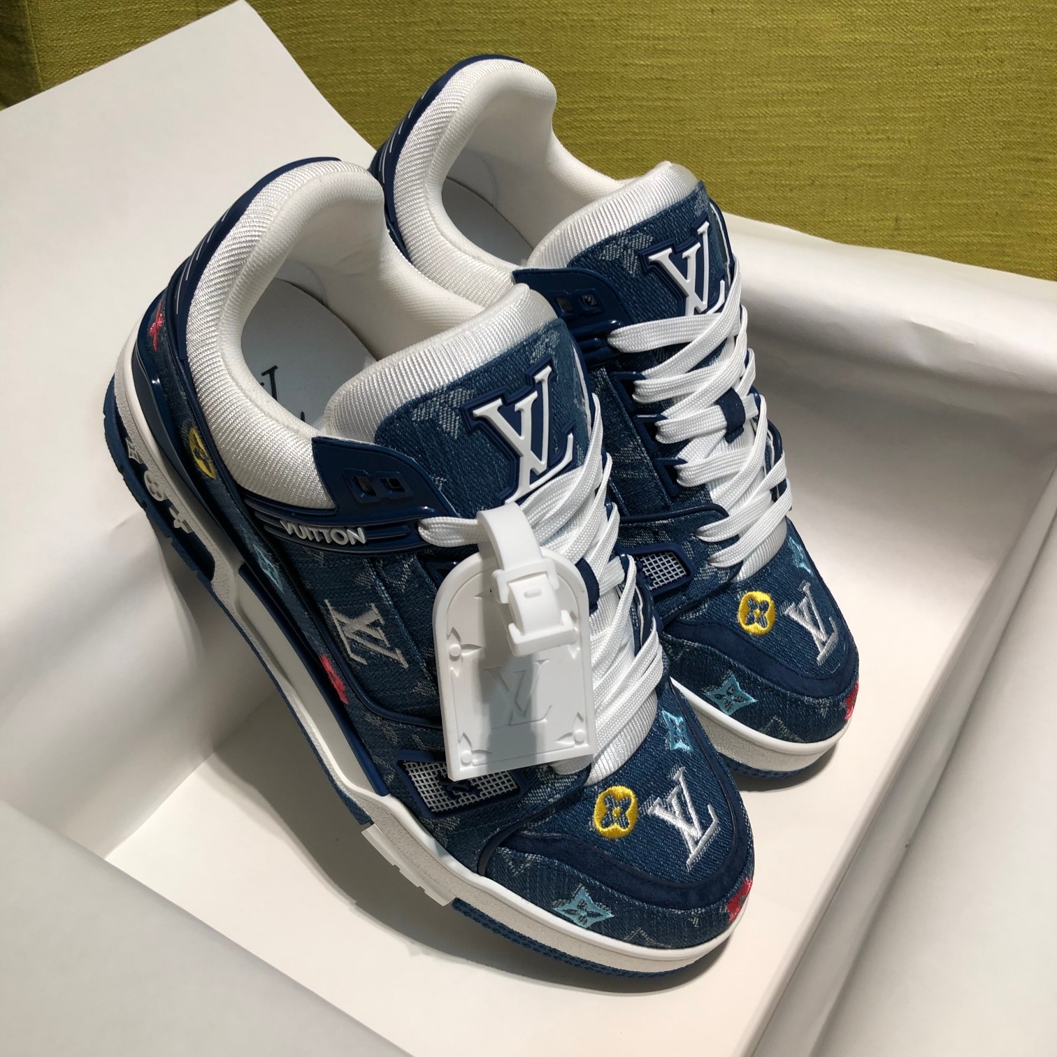 LOUIS VUITTON Trainer - Image 2