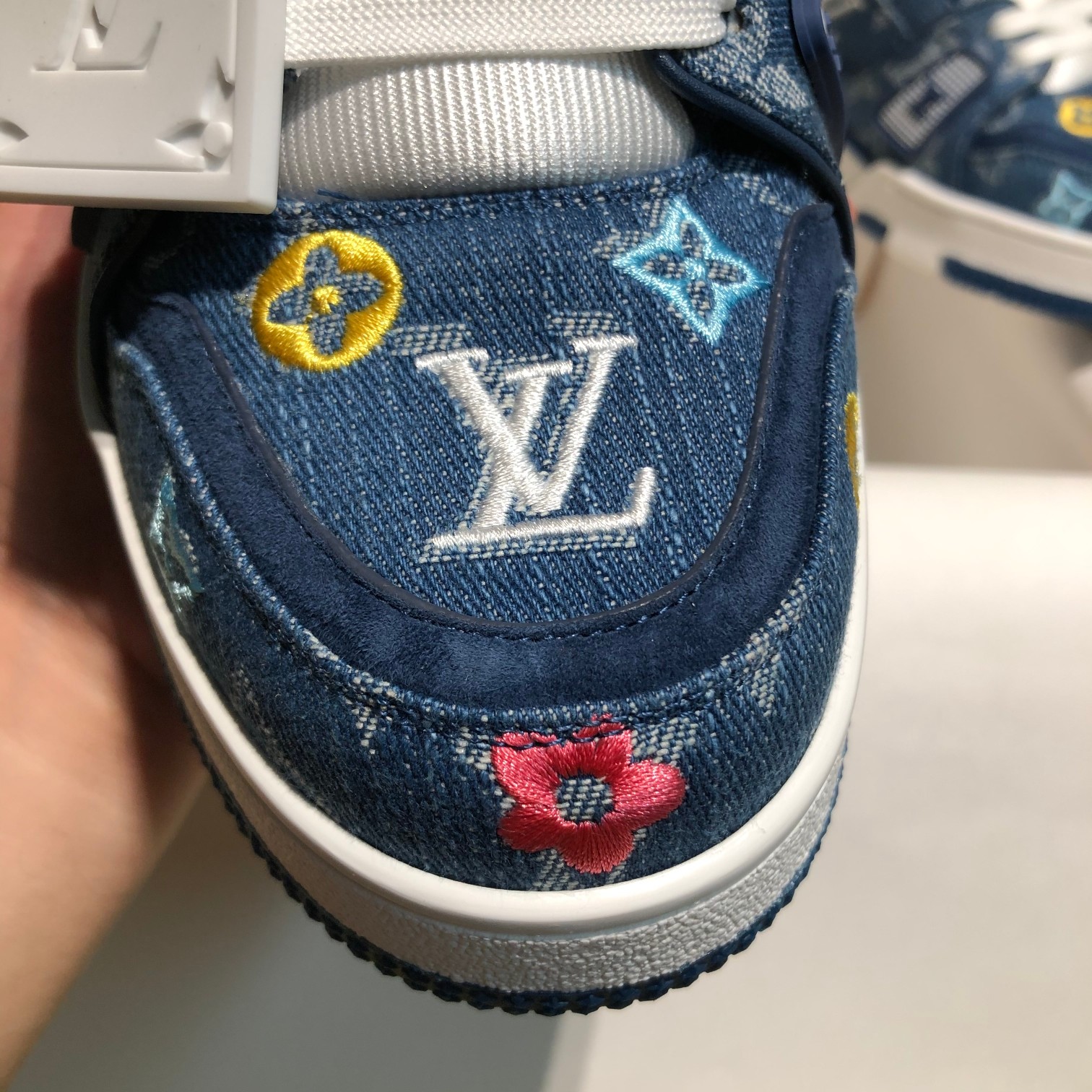 LOUIS VUITTON Trainer - Image 3