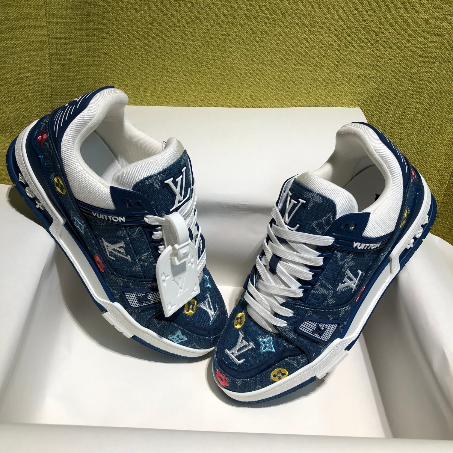 LOUIS VUITTON Trainer - Image 5