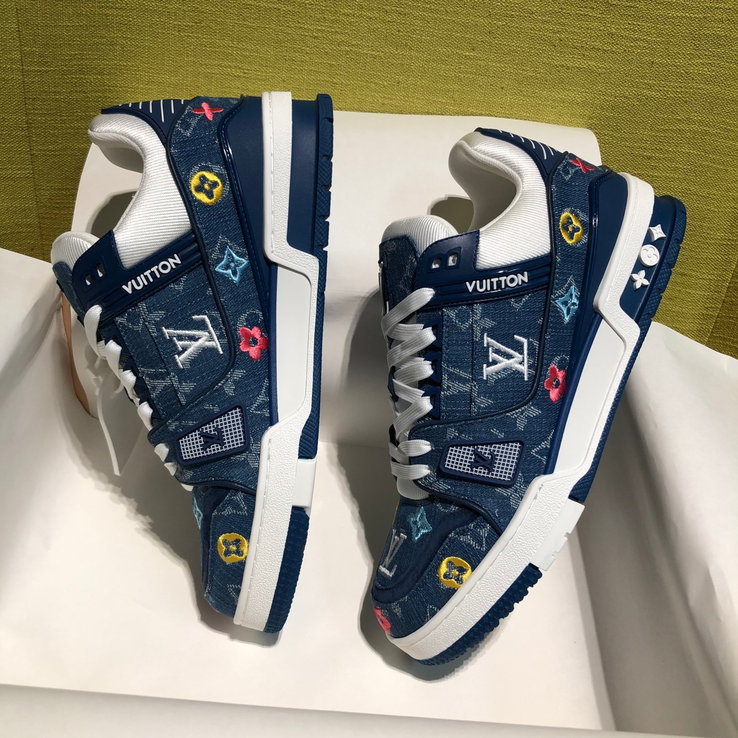 LOUIS VUITTON Trainer - Image 6