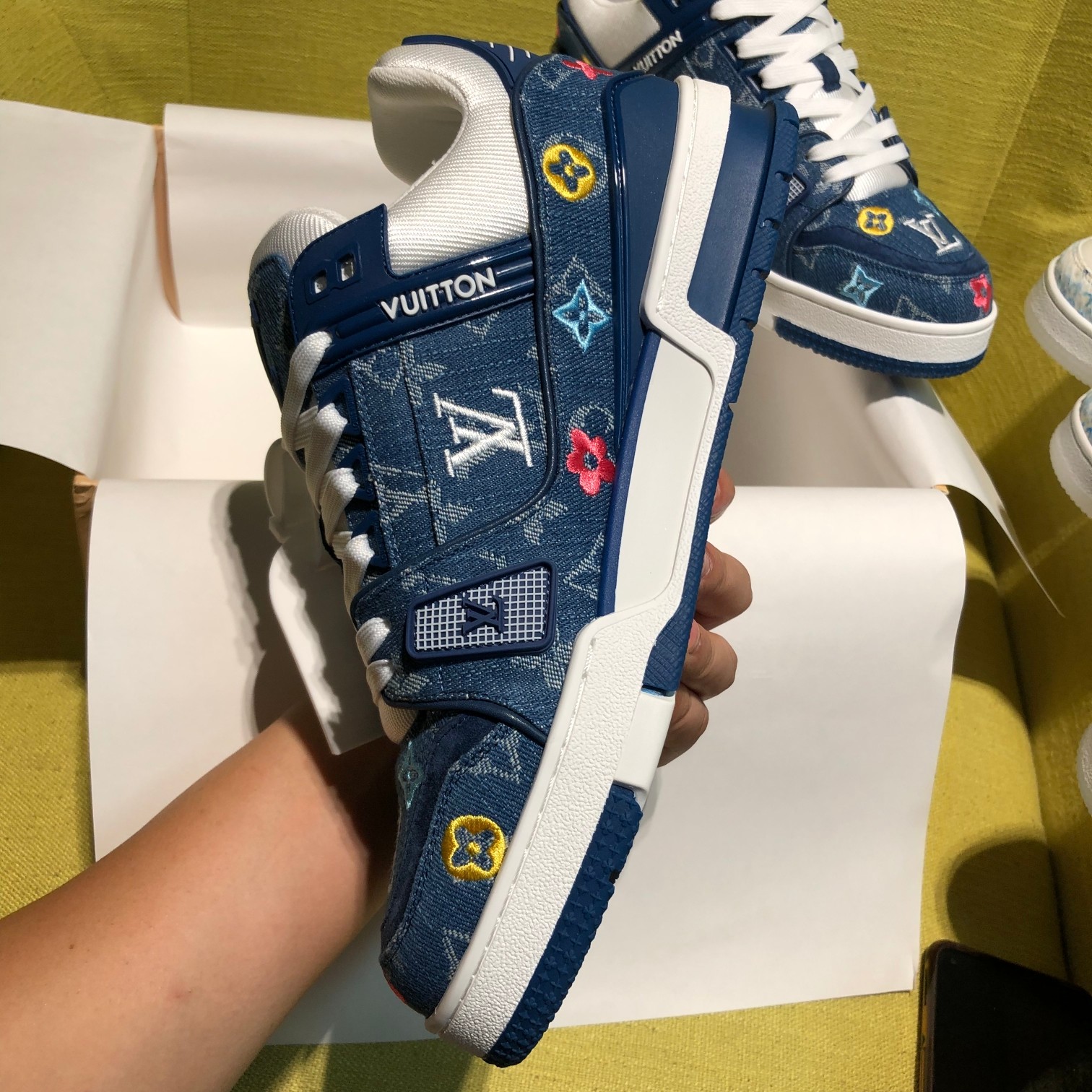 LOUIS VUITTON Trainer - Image 8