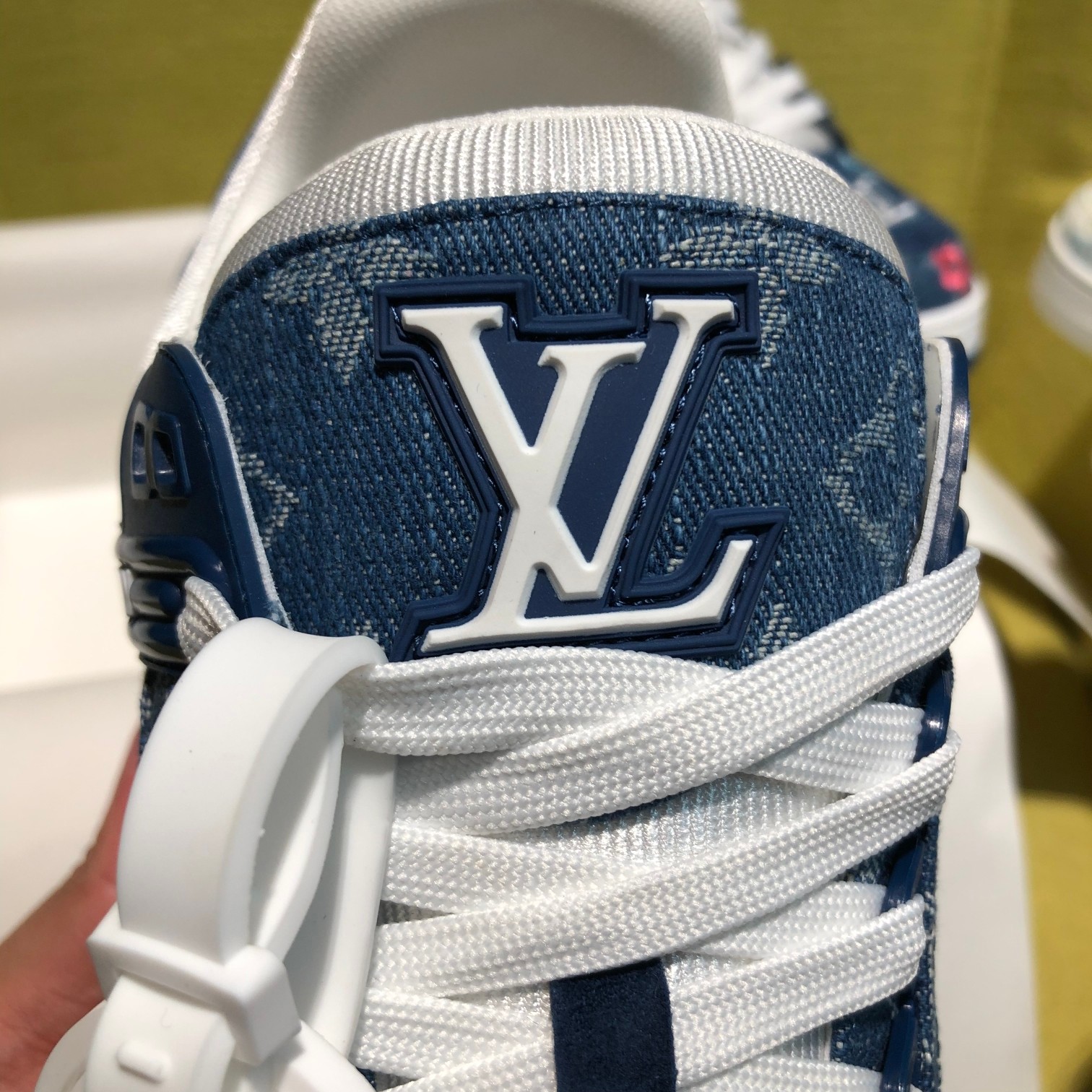 LOUIS VUITTON Trainer - Image 9