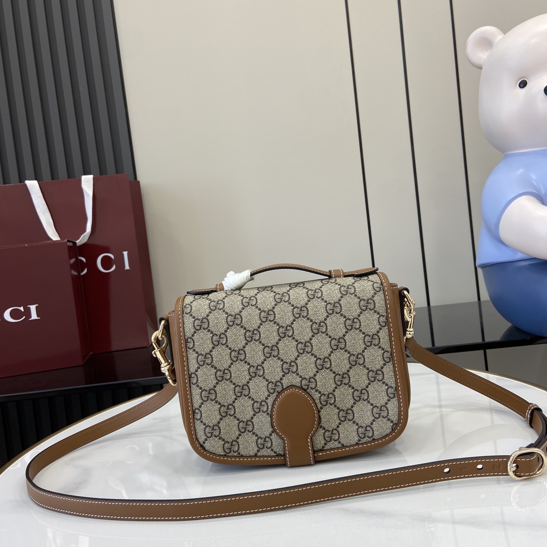 Gucci GG Emblem series mini shoulder bag Weight: Approx. 0.5 kg Compatible with iPhone Pro Max/Plus, Airpods, card holders and lipstick Model number:815211. Dimensions: 20(L) x 14(W) x 8(D) Color: brown leather/original leather. - Image 9