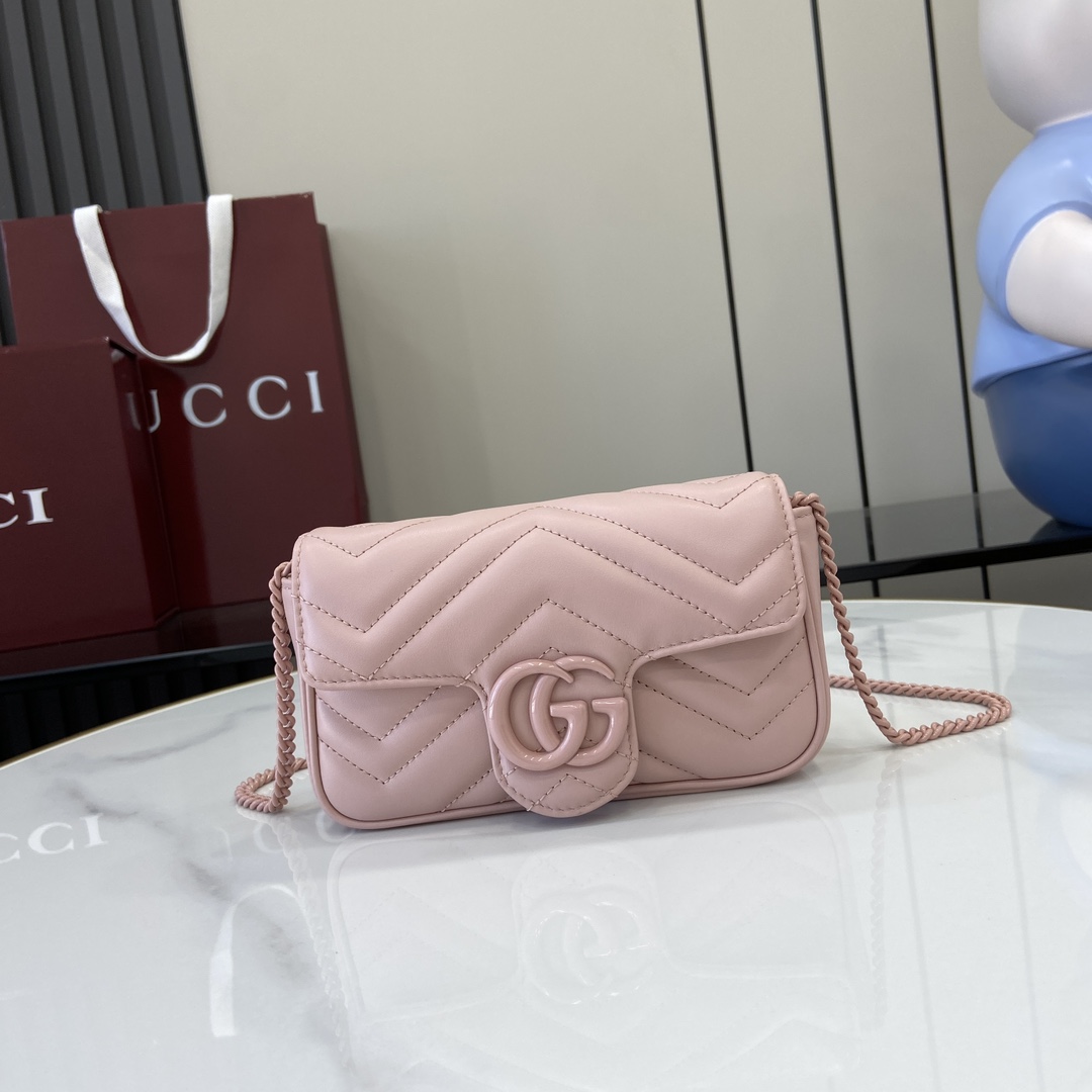 Gucci Marmont series mini handbag Model number:476433. Size: 16.5 (length) x 10 (width) x 4.5cm (thickness) Color: Pink full leather Pink G/premium original leather. Italian creation Model height 176 cm