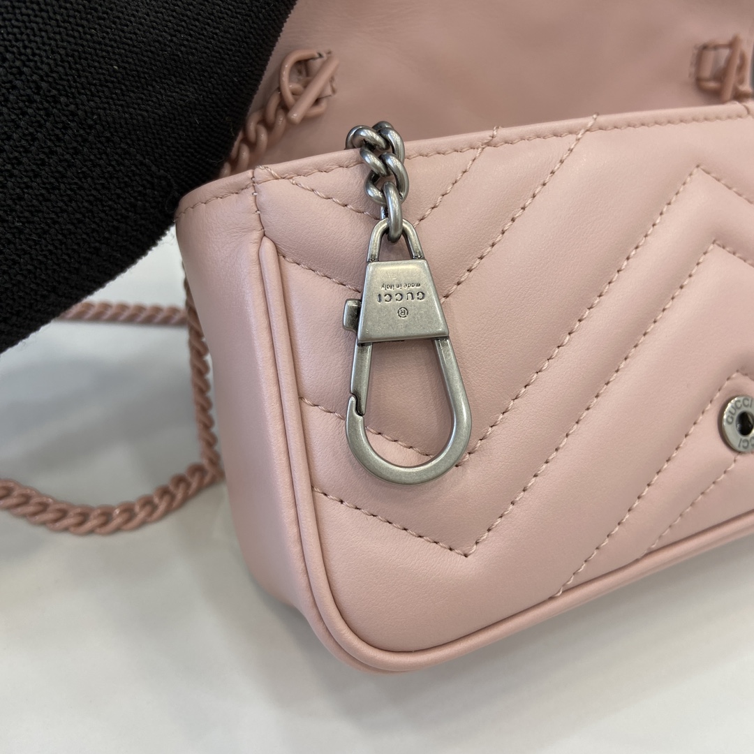 Gucci Marmont series mini handbag Model number:476433. Size: 16.5 (length) x 10 (width) x 4.5cm (thickness) Color: Pink full leather Pink G/premium original leather. Italian creation Model height 176 cm - Image 6
