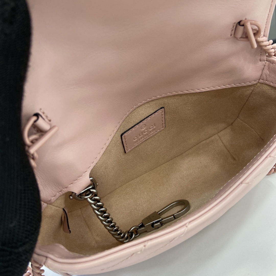 Gucci Marmont series mini handbag Model number:476433. Size: 16.5 (length) x 10 (width) x 4.5cm (thickness) Color: Pink full leather Pink G/premium original leather. Italian creation Model height 176 cm - Image 4