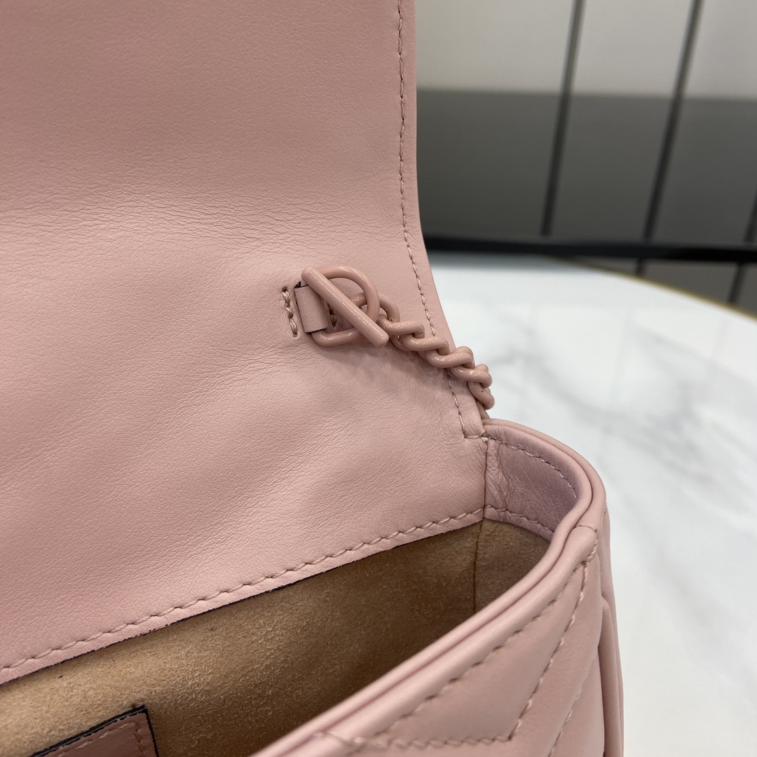Gucci Marmont series mini handbag Model number:476433. Size: 16.5 (length) x 10 (width) x 4.5cm (thickness) Color: Pink full leather Pink G/premium original leather. Italian creation Model height 176 cm - Image 2