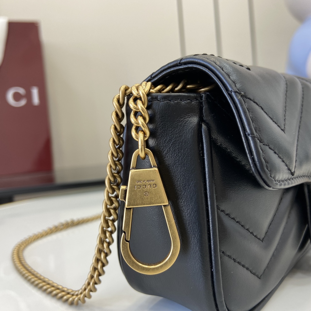 Gucci GG Marmont series super mini handbag Model: 476433. Size: 16.5 (length) x 10 (width) x 4.5cm (thickness) Color: gram full leather gold G/super original leather. Made in Italy Model height 176cm - Image 9
