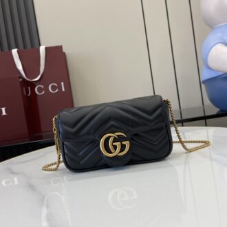 Gucci GG Marmont series super mini handbag Model: 476433.  Size: 16.5 (length) x 10 (width) x 4.5cm (thickness)  Color: gram full leather gold G/super original leather.  Made in Italy  Model height 176cm