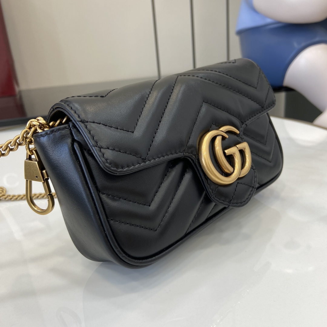 Gucci GG Marmont series super mini handbag Model: 476433. Size: 16.5 (length) x 10 (width) x 4.5cm (thickness) Color: gram full leather gold G/super original leather. Made in Italy Model height 176cm - Image 3