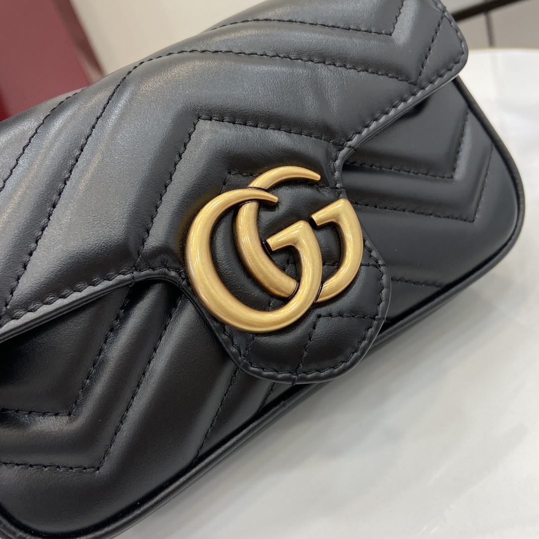 Gucci GG Marmont series super mini handbag Model: 476433. Size: 16.5 (length) x 10 (width) x 4.5cm (thickness) Color: gram full leather gold G/super original leather. Made in Italy Model height 176cm - Image 7