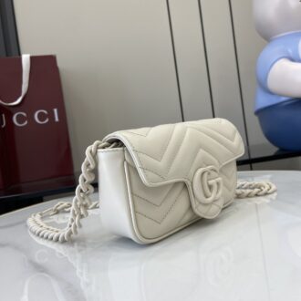 Gucci Marmont series mini handbag Model:699757. Size: 16.5 (length) x 10.2 (width) x 5.1cm (thickness) Color: White full leather White G/premium original leather. Italian creation Model height 176 cm