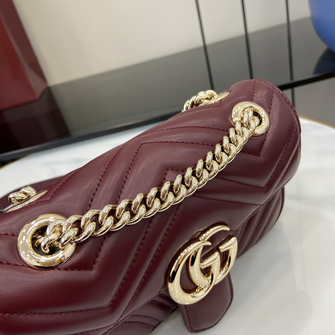 Gucci GG Marmont series quilted mini handbag weight: about 0.6 kg. Model number:446744. Dimensions: 22 (W) x 13 (H) x 6cm (D) Color: Burgundy full leather/original leather. Italian creation Model height 177 cm - Image 6