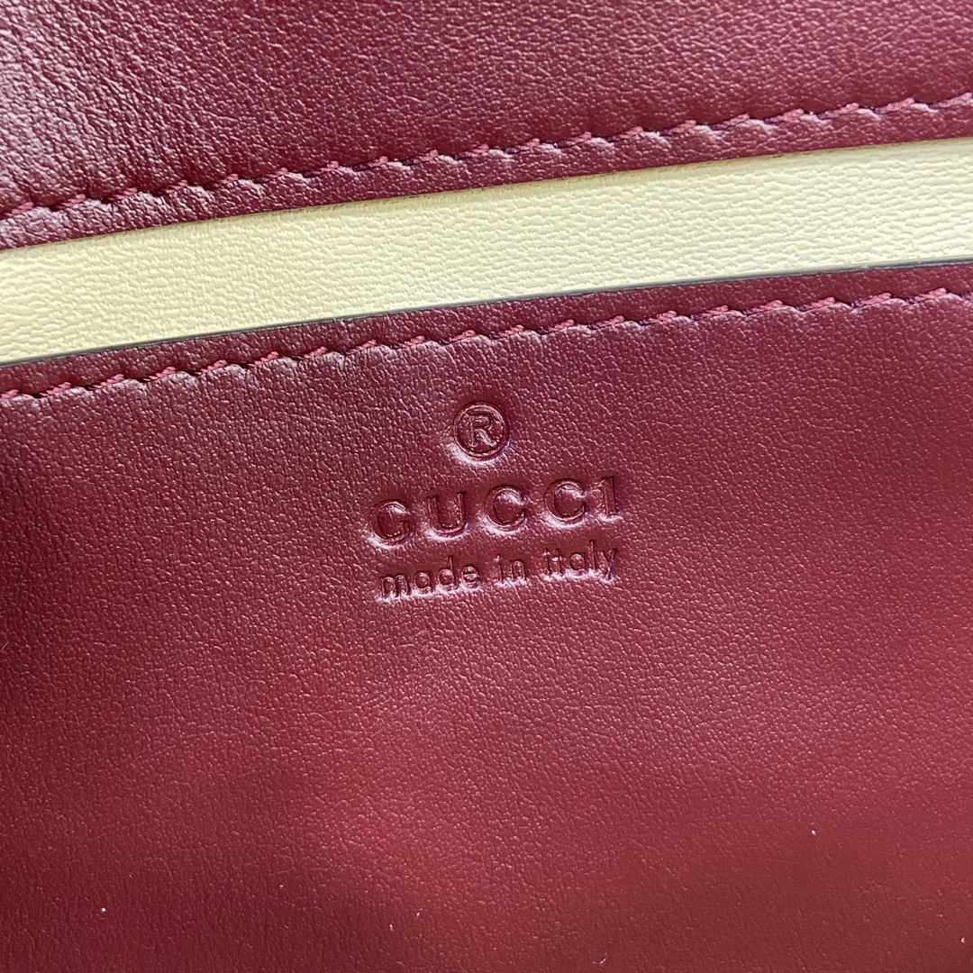 Gucci GG Marmont series quilted mini handbag weight: about 0.6 kg. Model number:446744. Dimensions: 22 (W) x 13 (H) x 6cm (D) Color: Burgundy full leather/original leather. Italian creation Model height 177 cm - Image 2